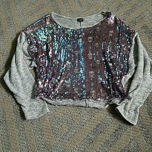 Skull cinquains half sleeve sweater size small